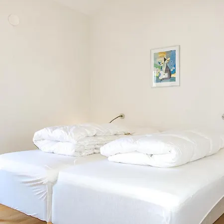 2 Bedroom Cozy In